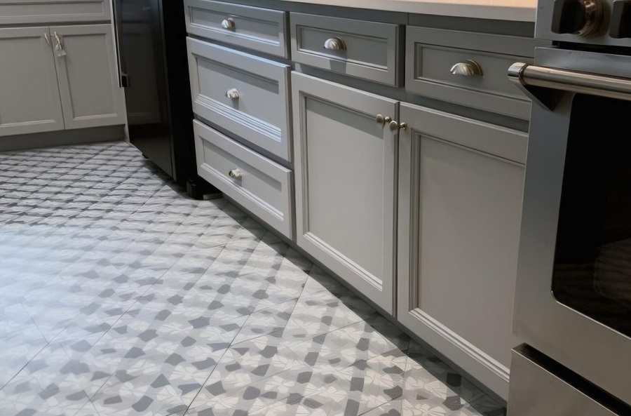 کف آشپزخانه با کاشی شل