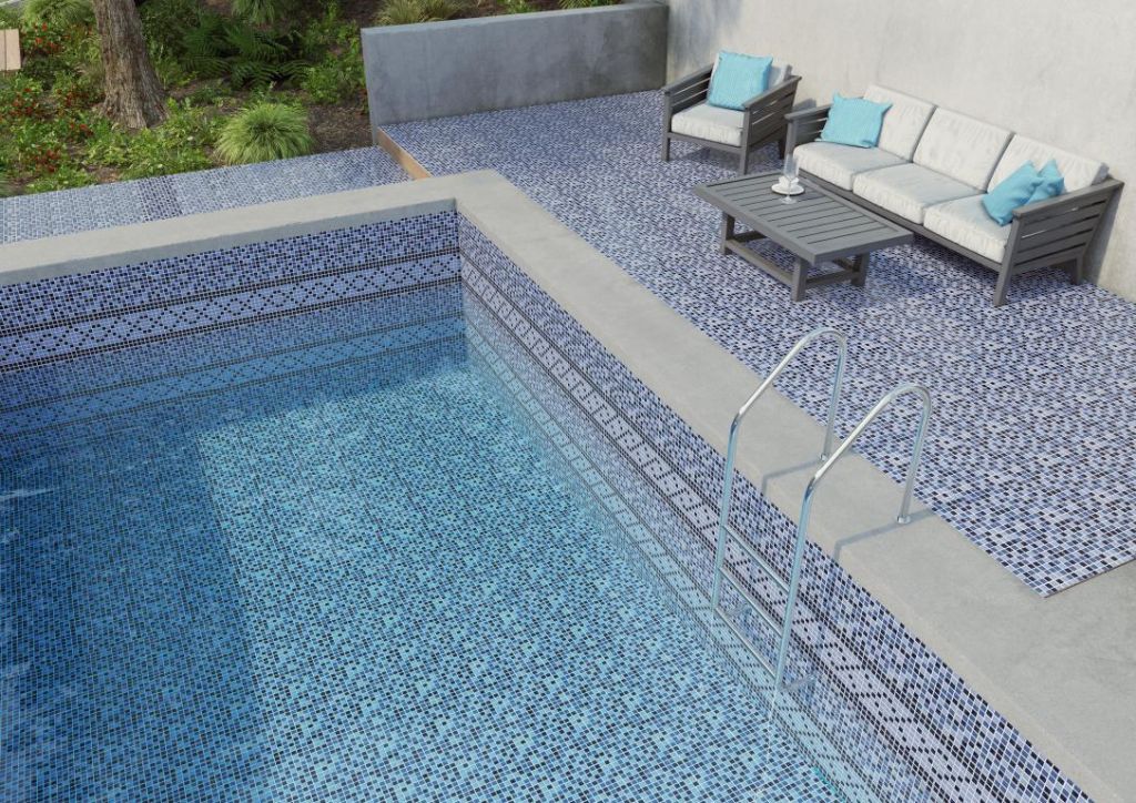 نمایی از یک استخر با نشت آب