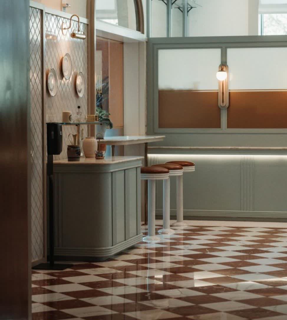 نورپردازی آشپزخانه با کاشی کف براق